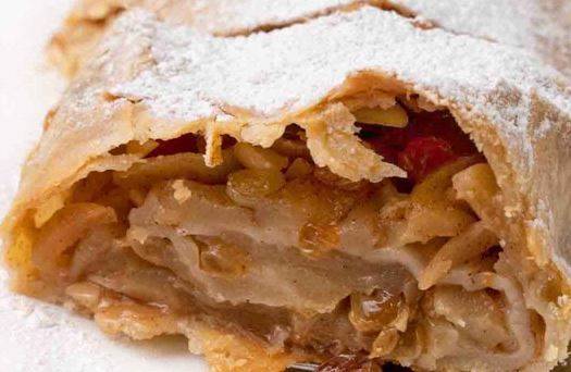 En kos slastnega jabolčnega zavitka.